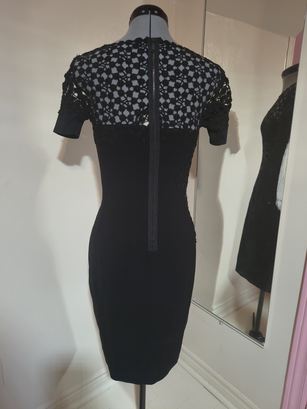 Elie Tahari Black Laced-Yoke Midi Sheath Dress - Picture 2 of 16
